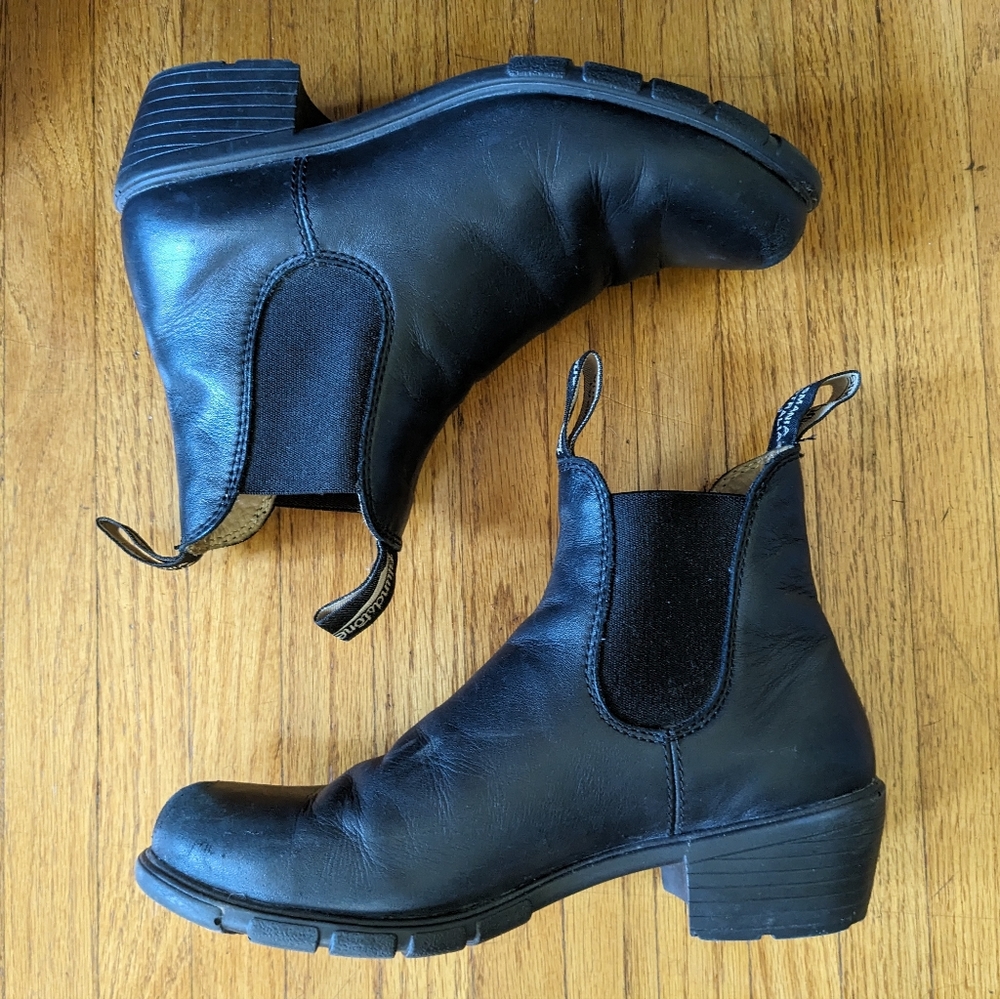 Black heeled Blundstones, size 9
